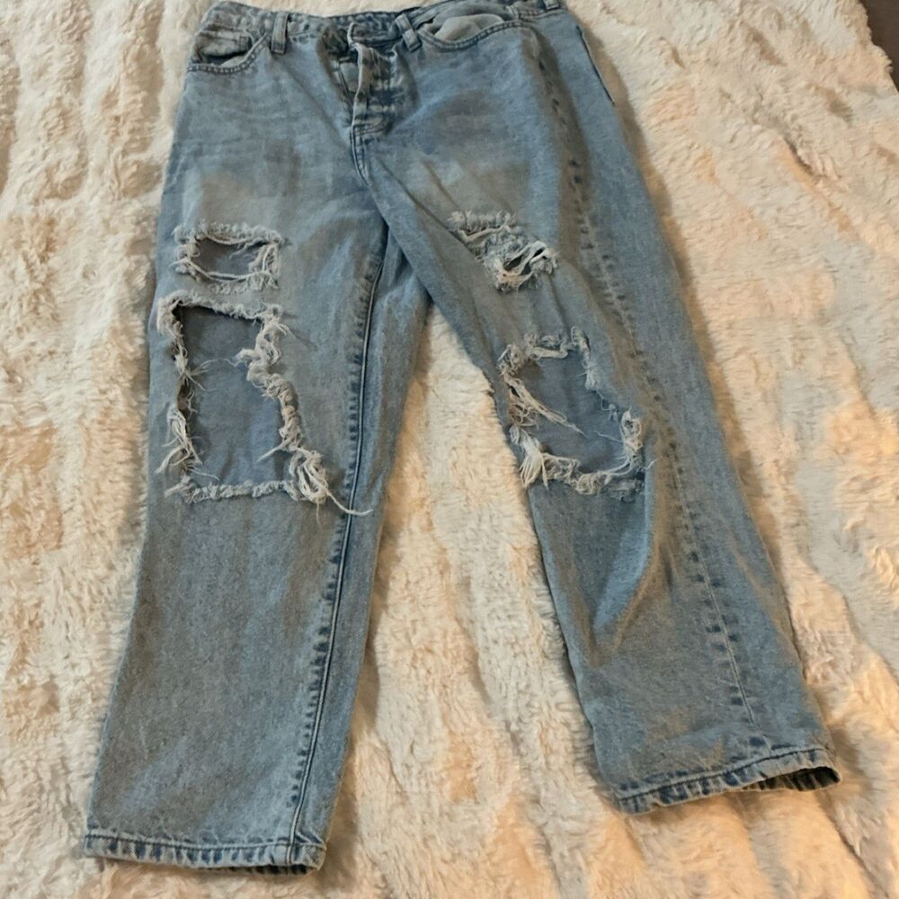 Simple Society Distressed Straight Light Wash Denim Jeans 5-Pocket Design